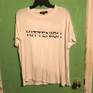 Kittenish by Jessie James Decker logo tee